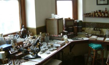 Learn the story of Alexander Fleming’s discovery of penicillin